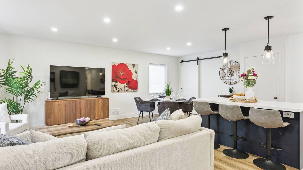 Photo of Livingroom in Cooksville