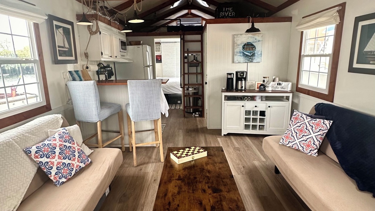 Photo of Livingroom in Fox Point