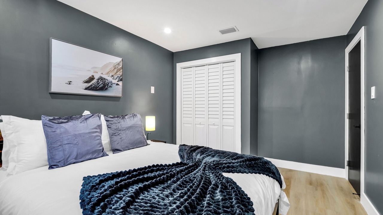 Photo of Bedroom in Ludlam