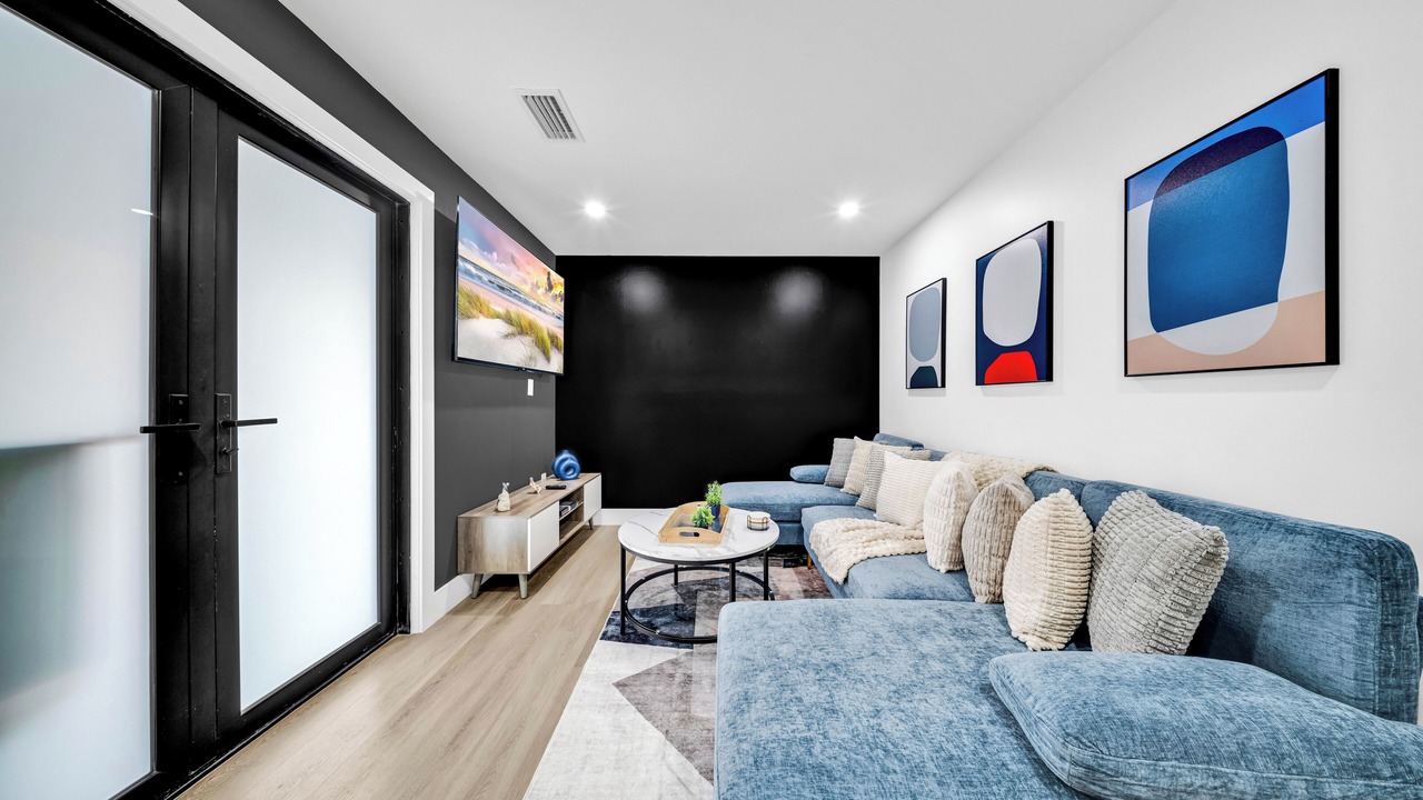 Photo of Livingroom in Ludlam