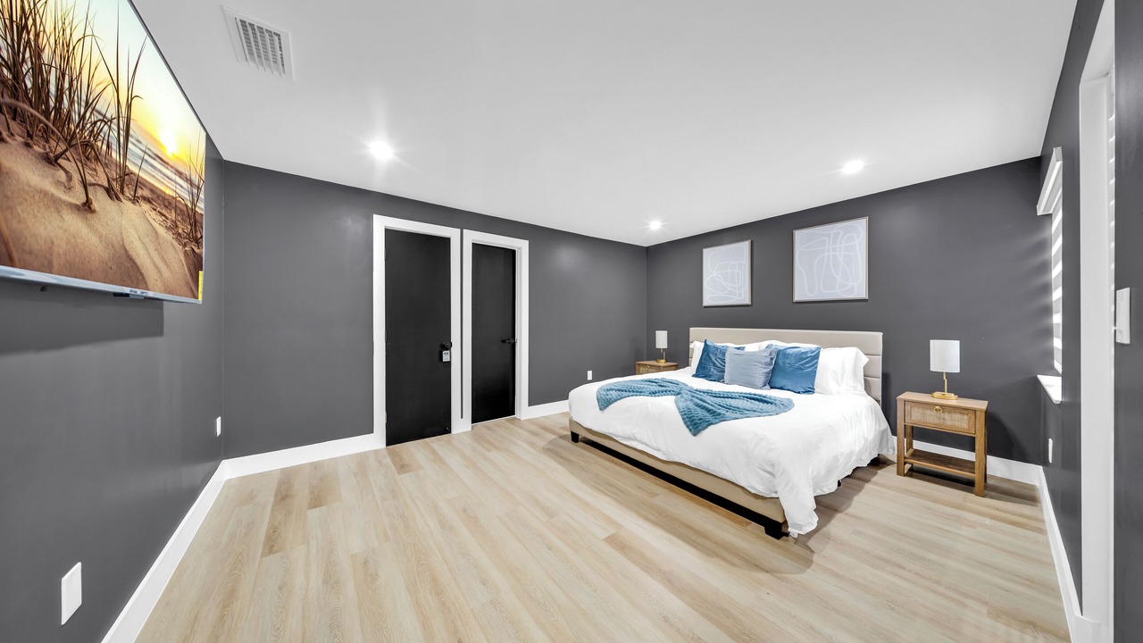 Photo of Bedroom in Ludlam