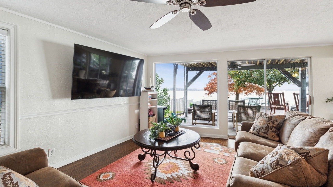 Photo of Livingroom in Gun Barrel City
