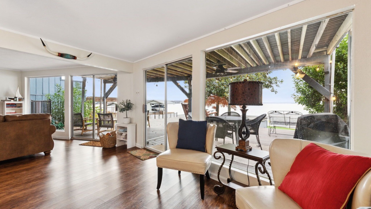 Photo of Livingroom in Gun Barrel City