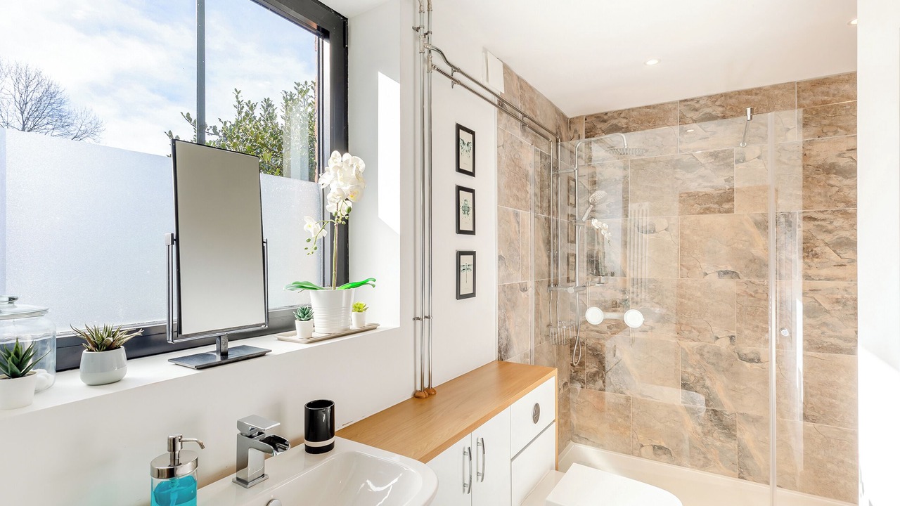 Photo of Bathroom in Kingswood