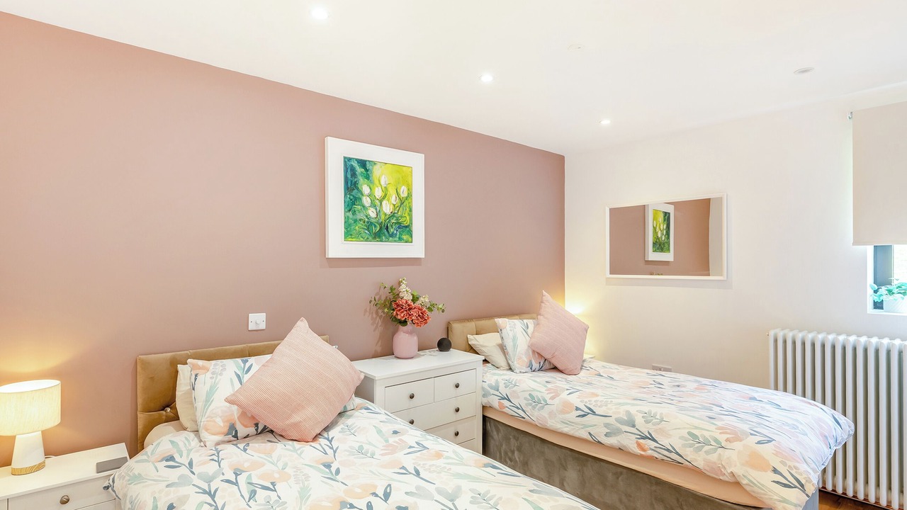 Photo of Others in Kingswood