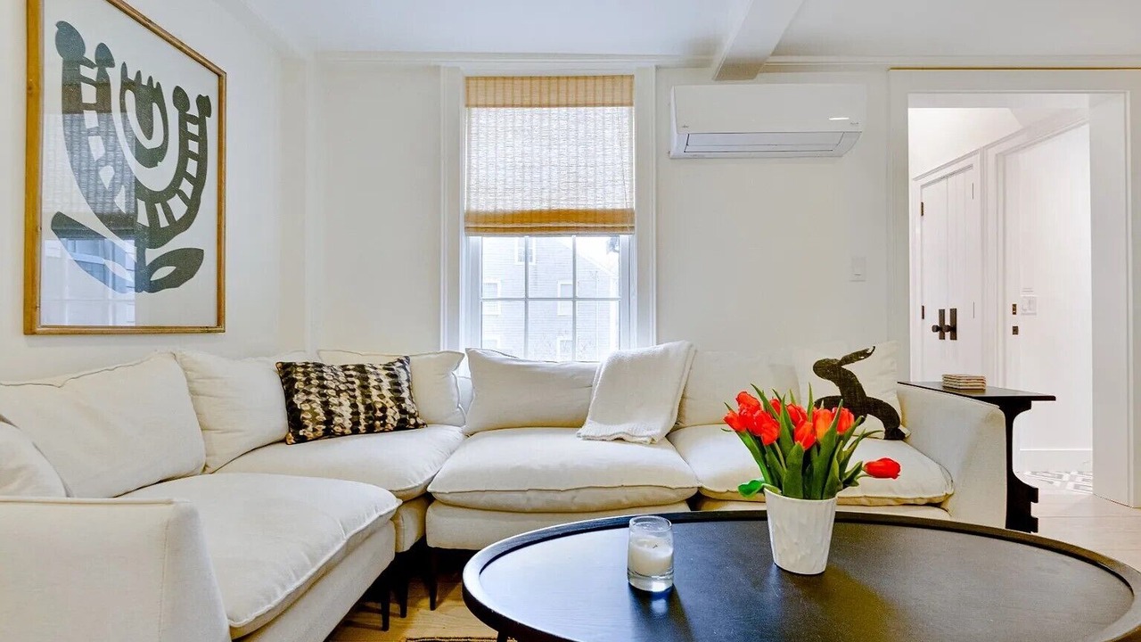 Photo of Livingroom in Brant Point