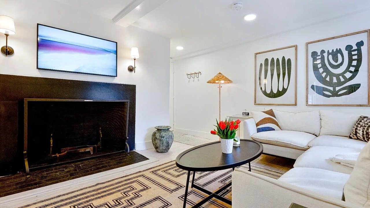 Photo of Livingroom in Brant Point