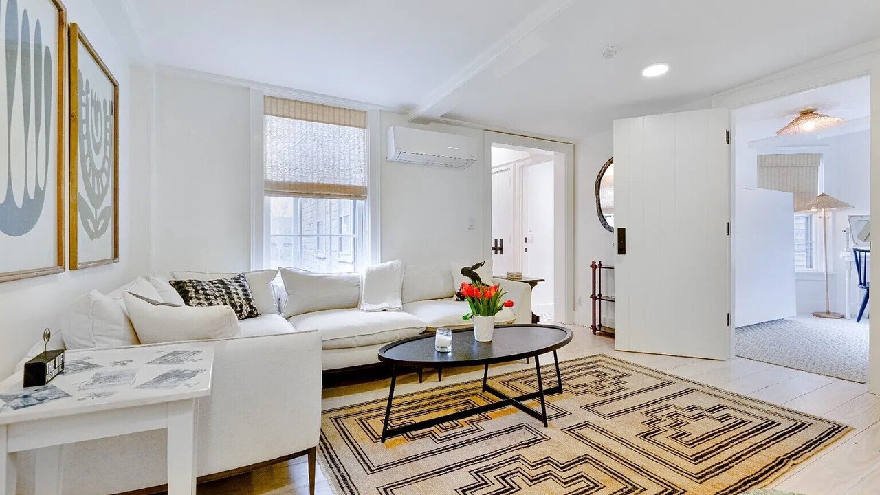 Photo of Livingroom in Brant Point