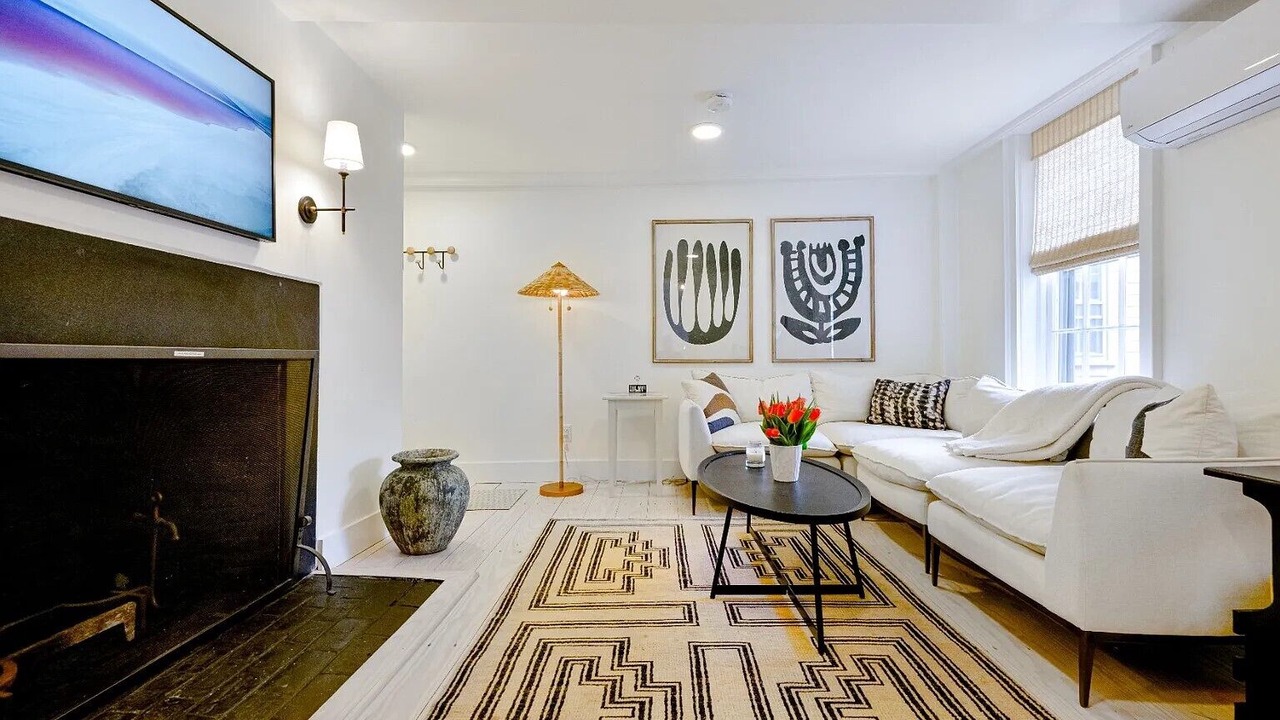 Photo of Livingroom in Brant Point