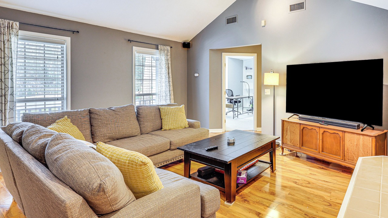 Photo of Livingroom in Dock Junction