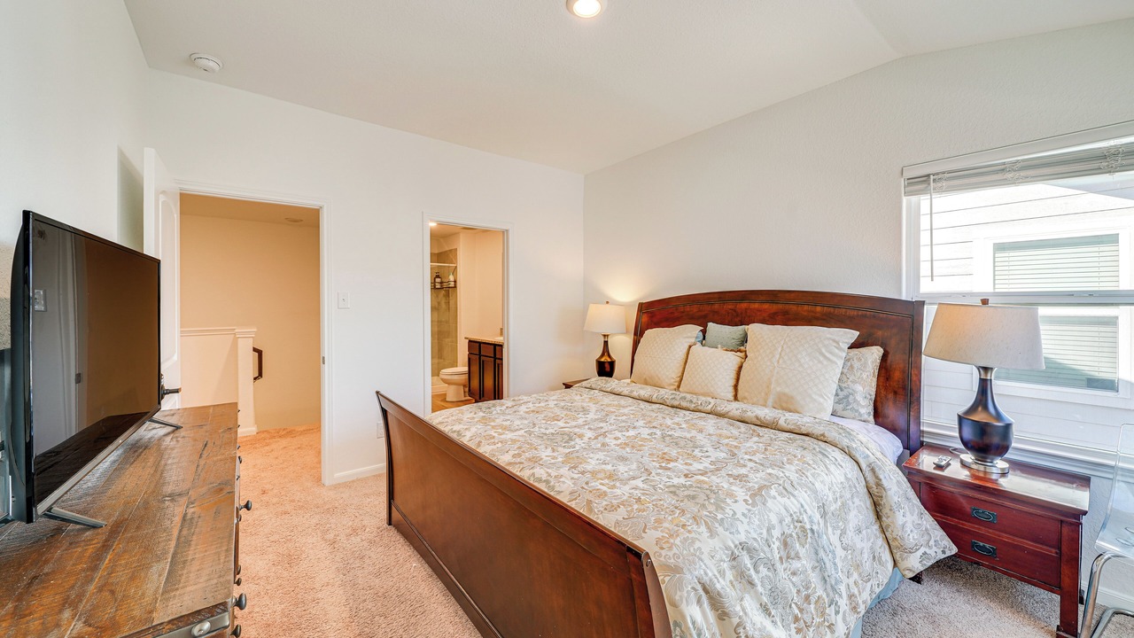 Photo of Bedroom in Medina Valley
