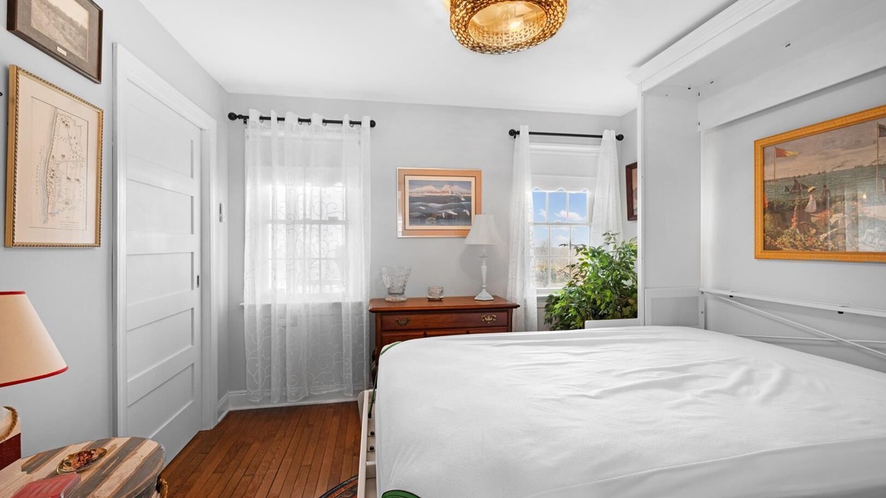Photo of Bedroom in Town Bank