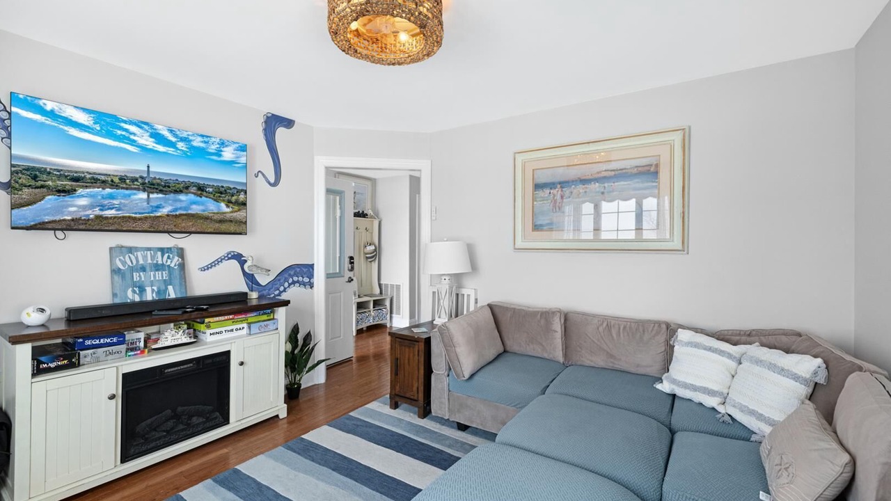 Photo of Livingroom in Town Bank