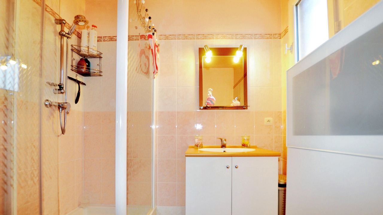 Photo of Bathroom in Lezignan-Corbieres