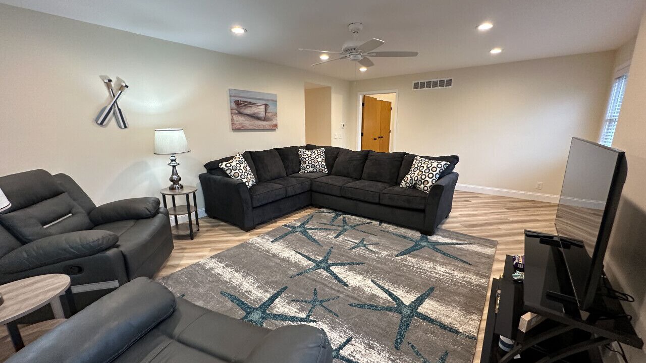 Photo of Livingroom in Bay City