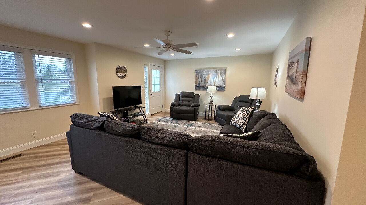 Photo of Livingroom in Bay City