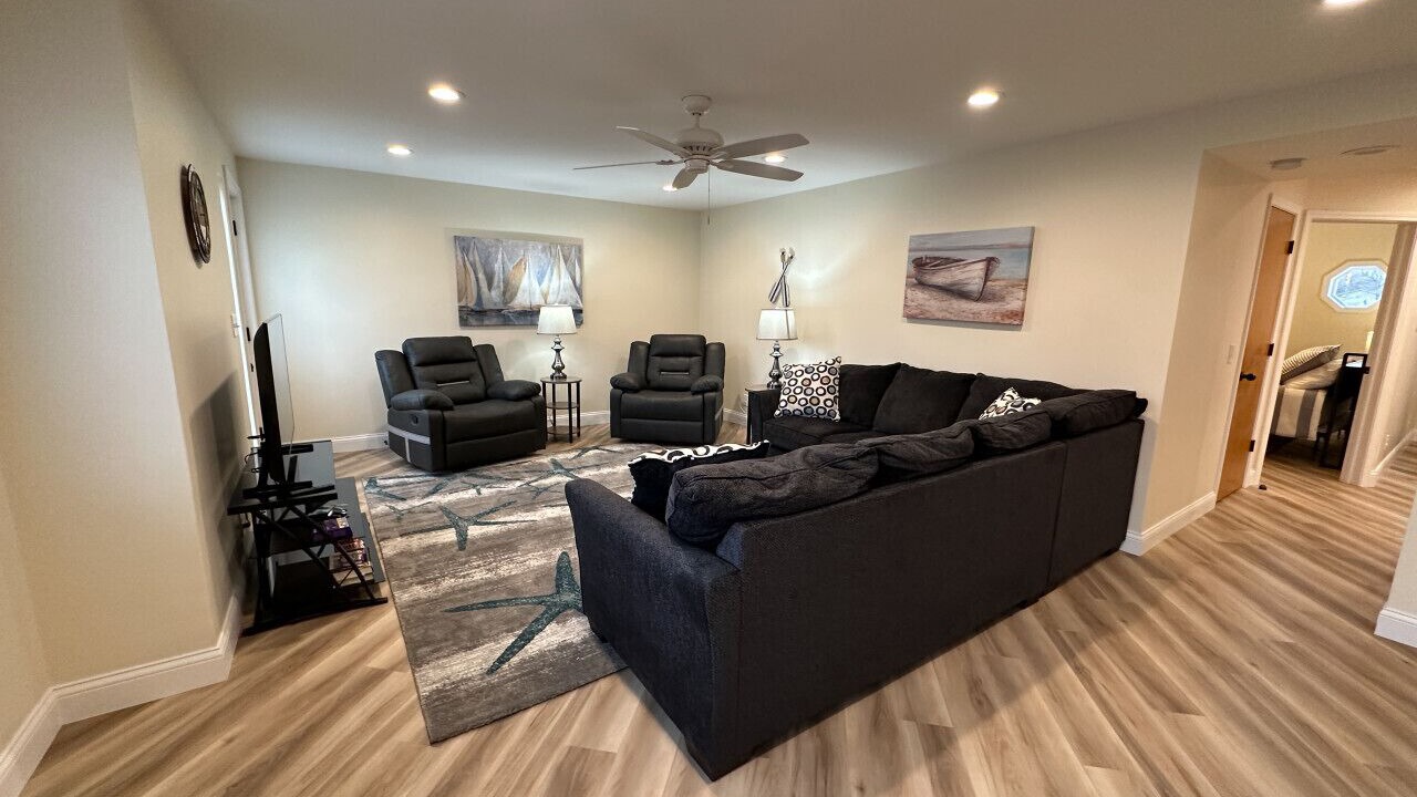 Photo of Livingroom in Bay City