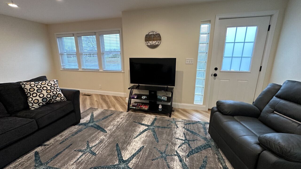 Photo of Livingroom in Bay City