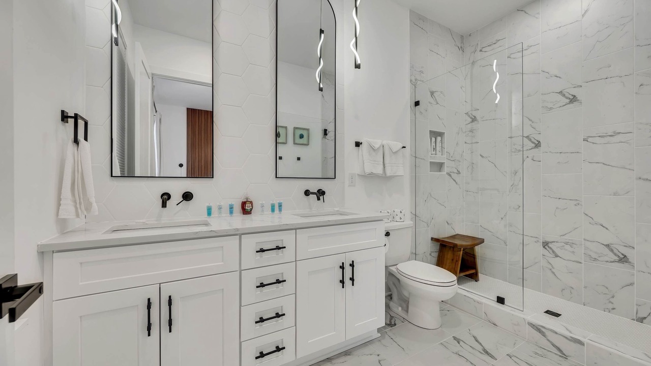 Photo of Bathroom in Hurwood Heights