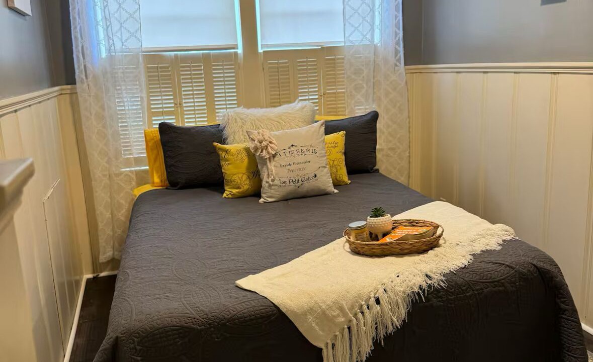Photo of Bedroom in Pittsburg