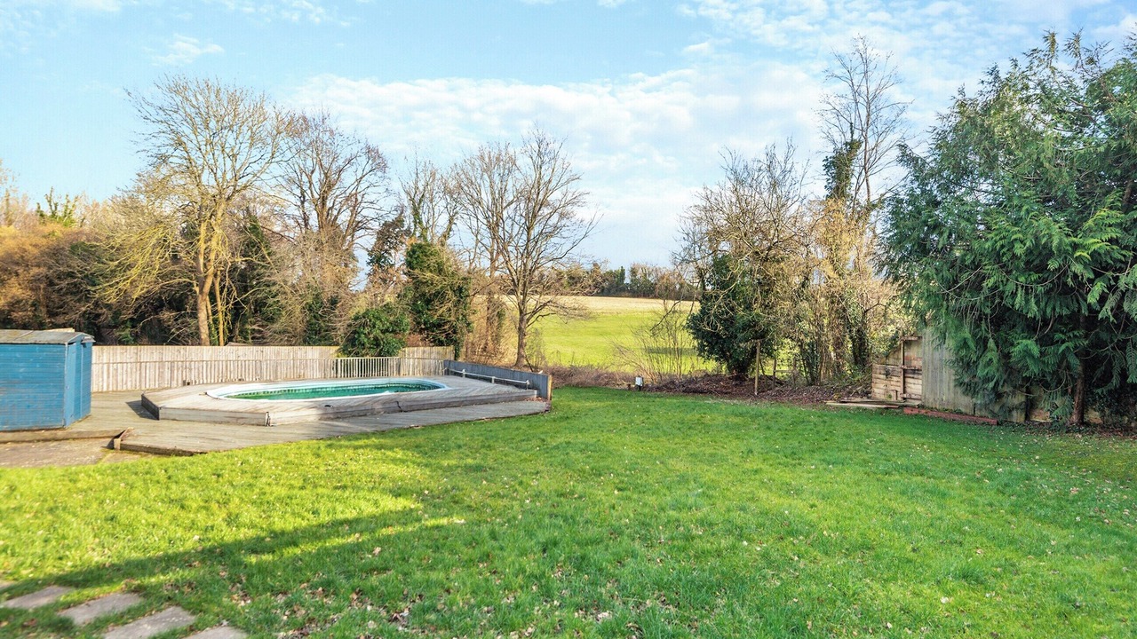 Photo of Outdoor in Leatherhead