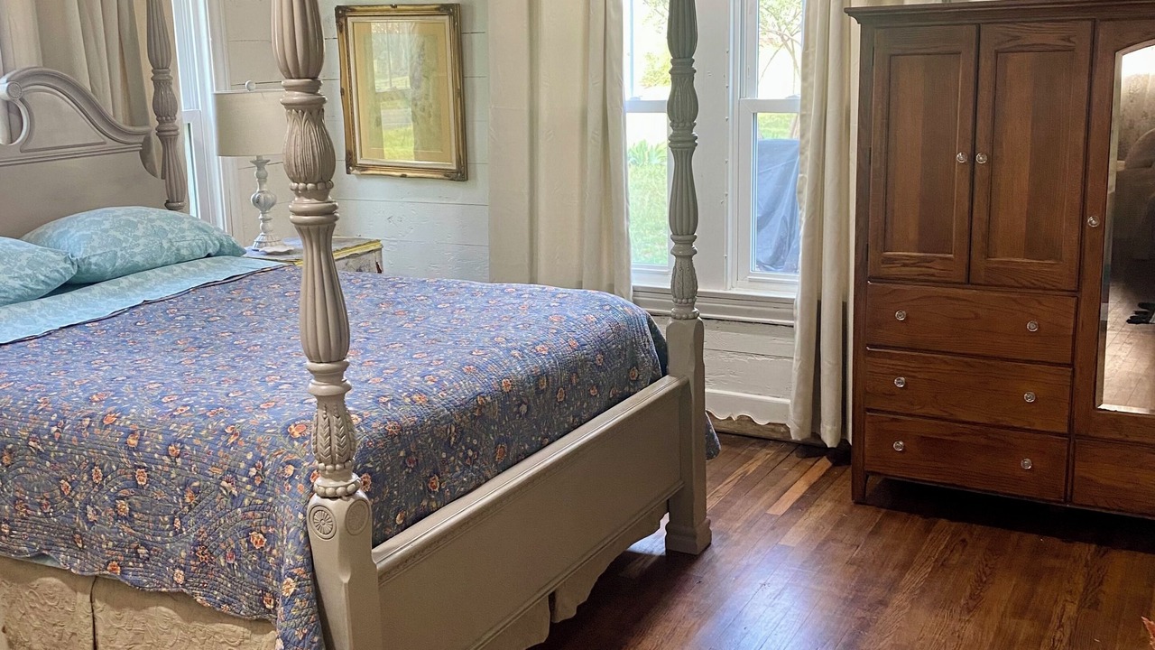 Photo of Bedroom in Glen Rose