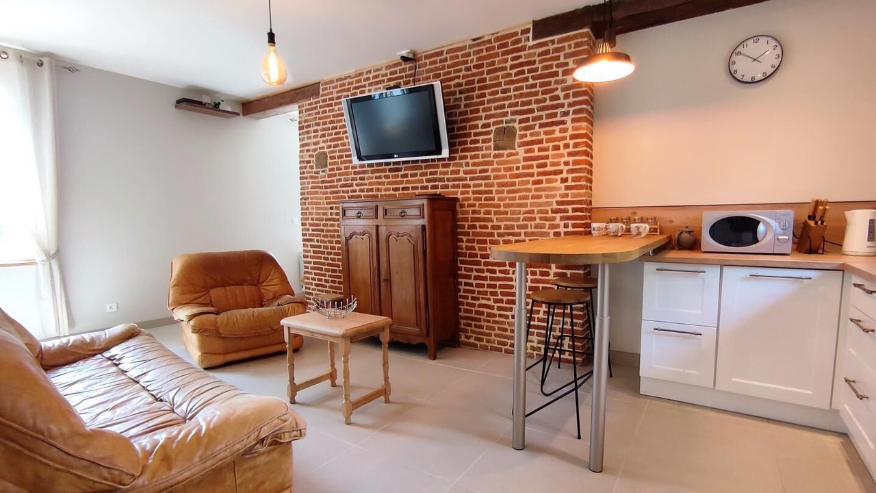 Photo of Livingroom in Neville