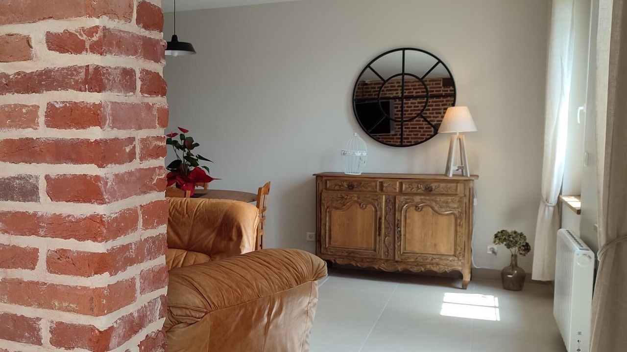 Photo of Livingroom in Neville