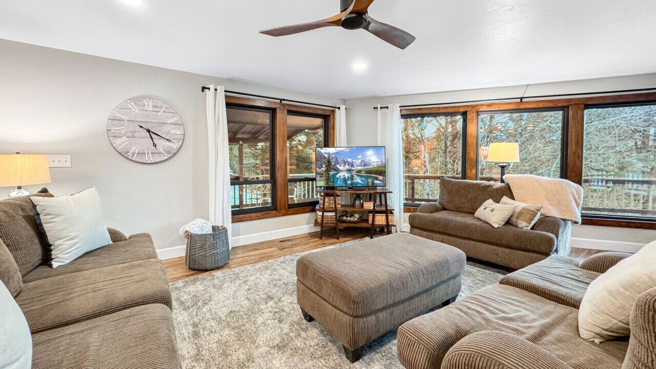 Photo of Livingroom in Cascade