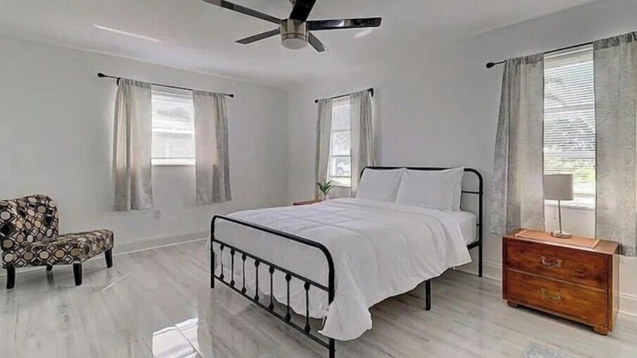 Photo of Bedroom in Oakland Hills