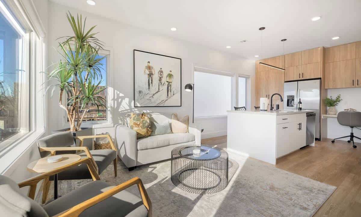 Photo of Livingroom in Downtown