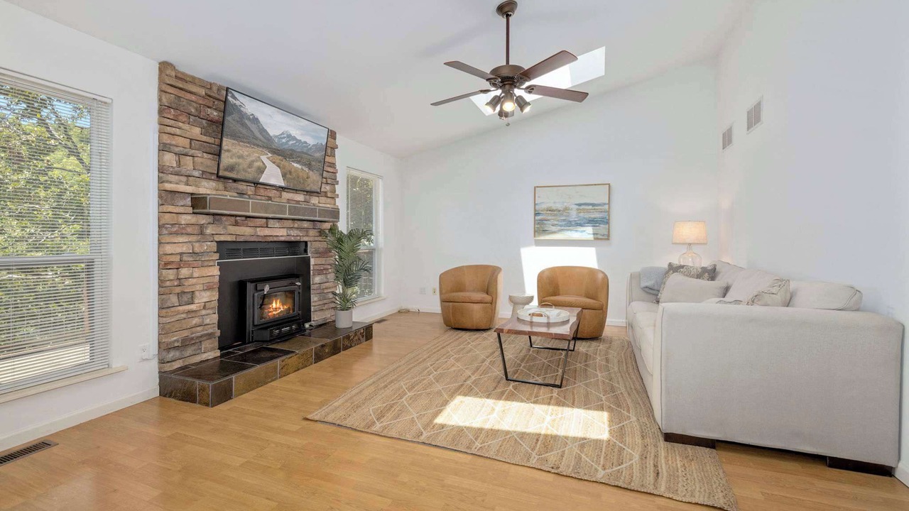 Photo of Livingroom in Garfield