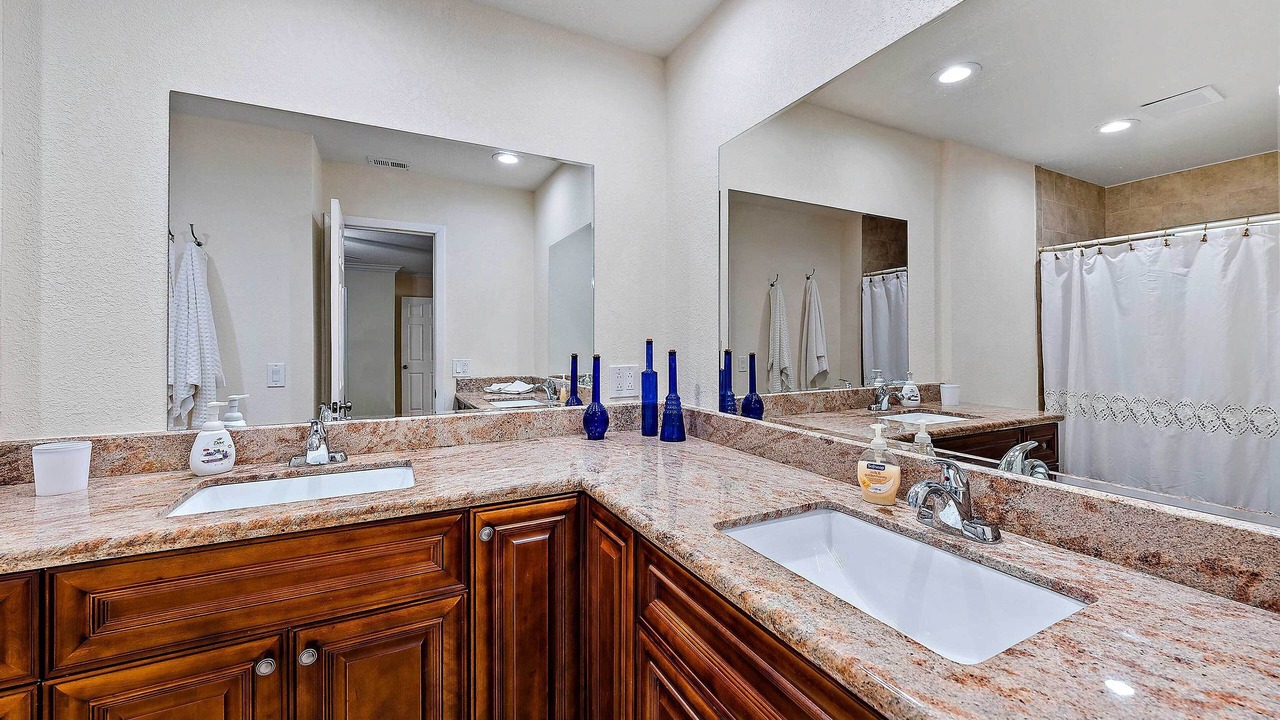 Photo of Bathroom in Parrot Cove