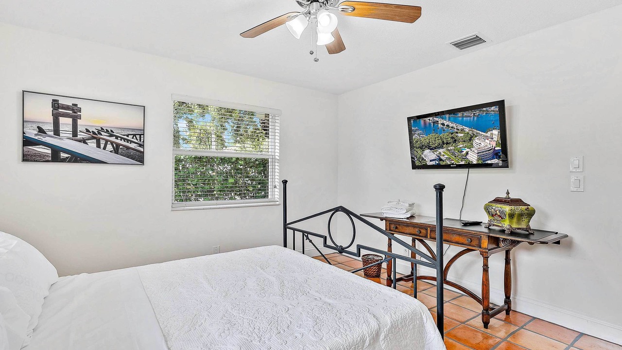 Photo of Bedroom in Parrot Cove