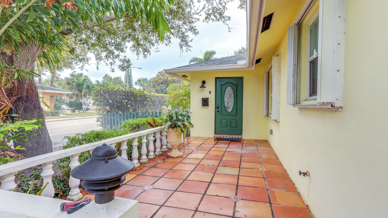 Photo of Patio Balcony in Parrot Cove