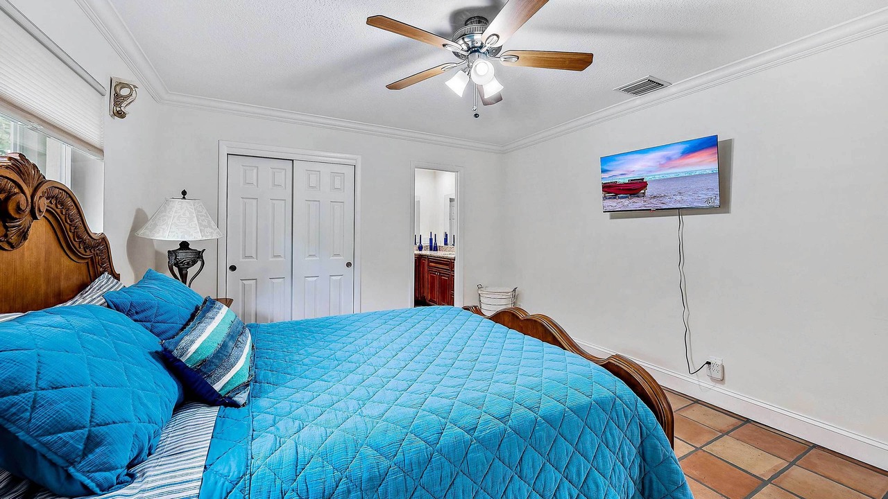 Photo of Bedroom in Parrot Cove