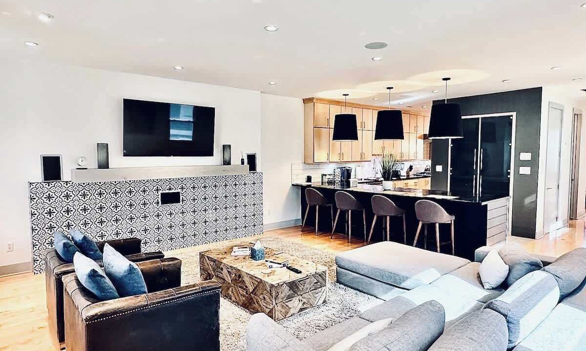Photo of Livingroom in Fall Creek Place