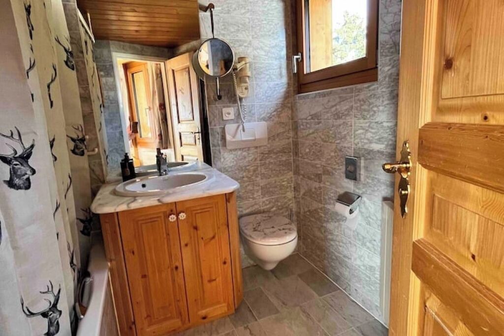 Photo of Bathroom in Arveyes
