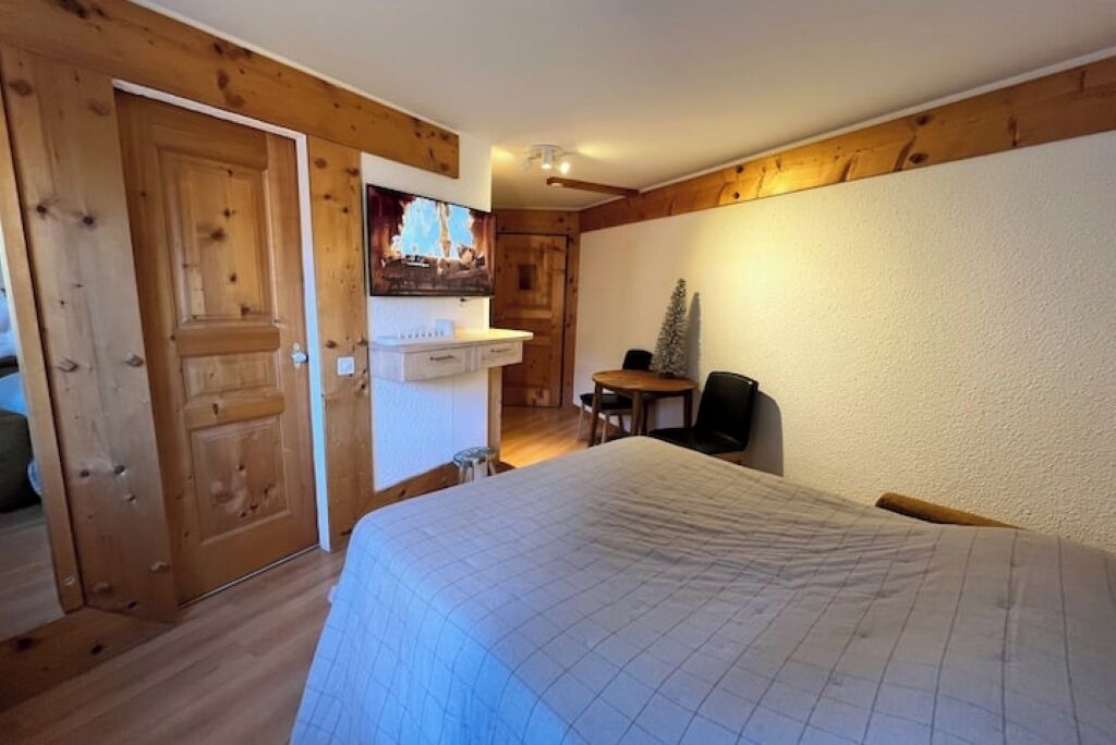 Photo of Bedroom in Arveyes