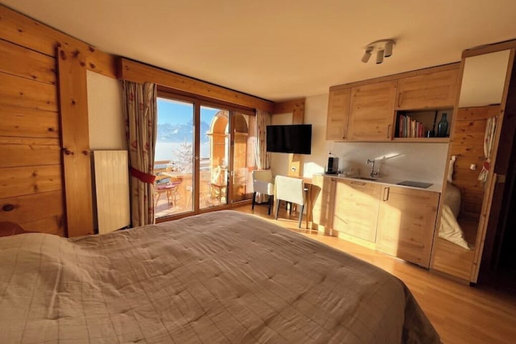 Photo of Bedroom in Arveyes