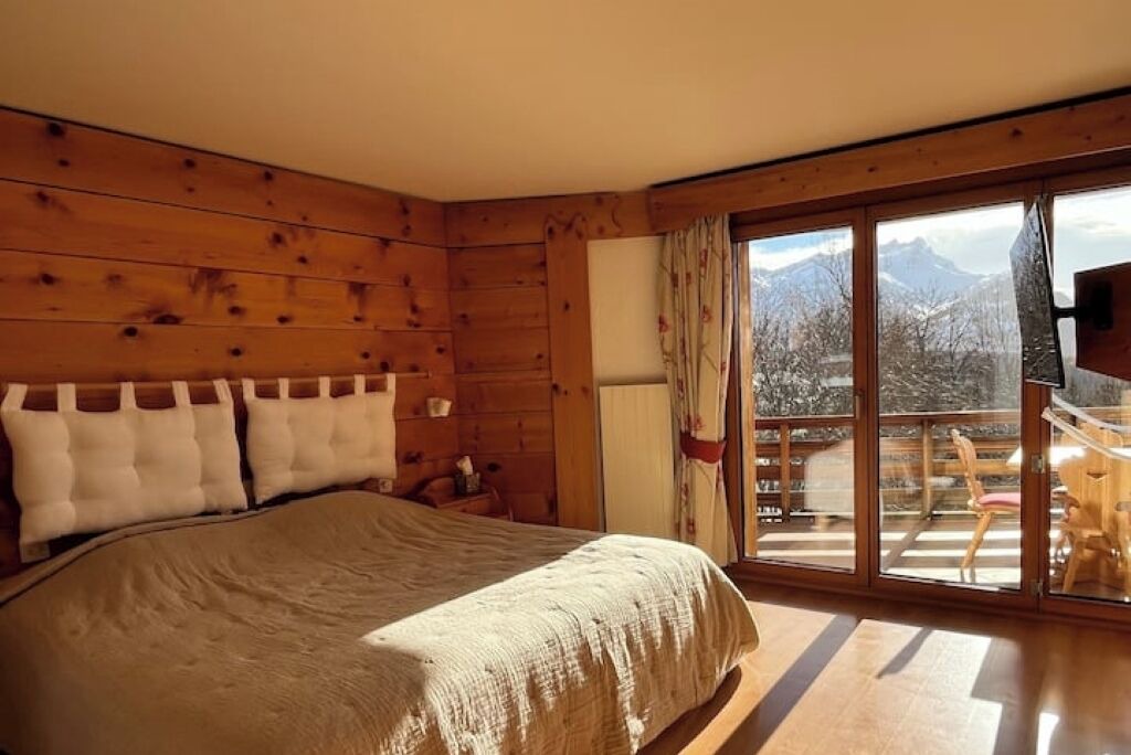 Photo of Bedroom in Arveyes