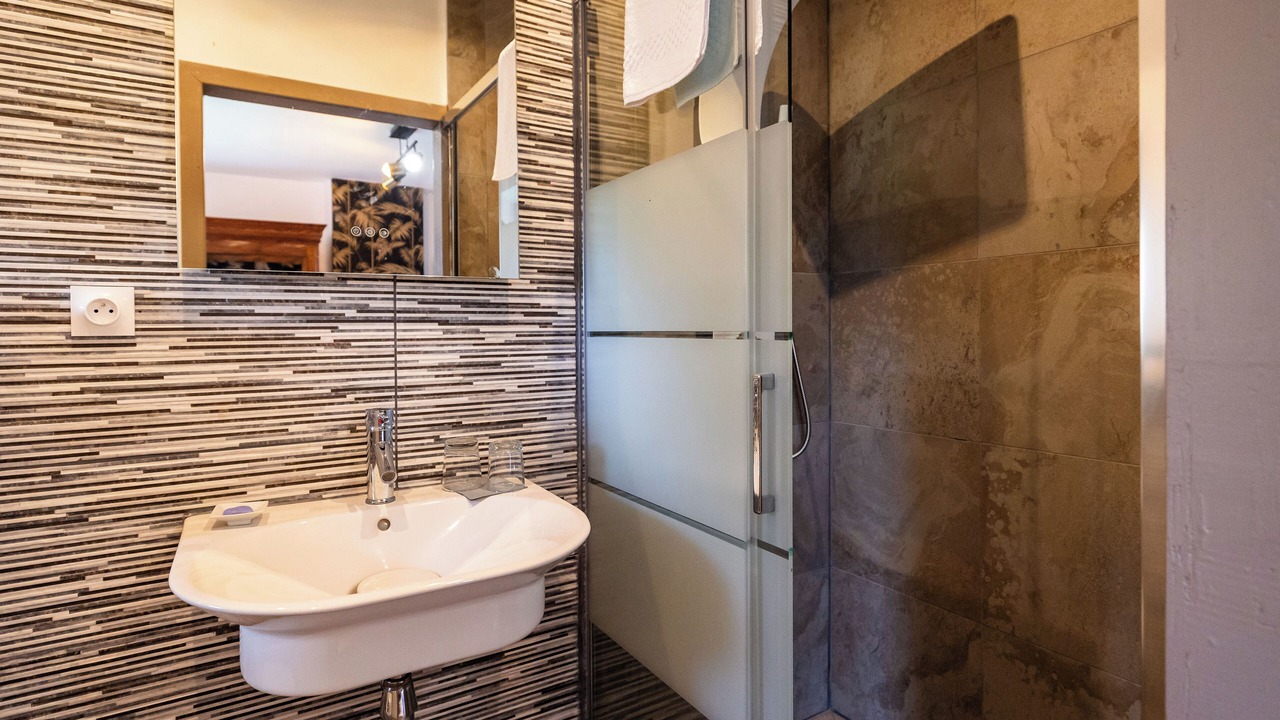 Photo of Bathroom in Argoeuves