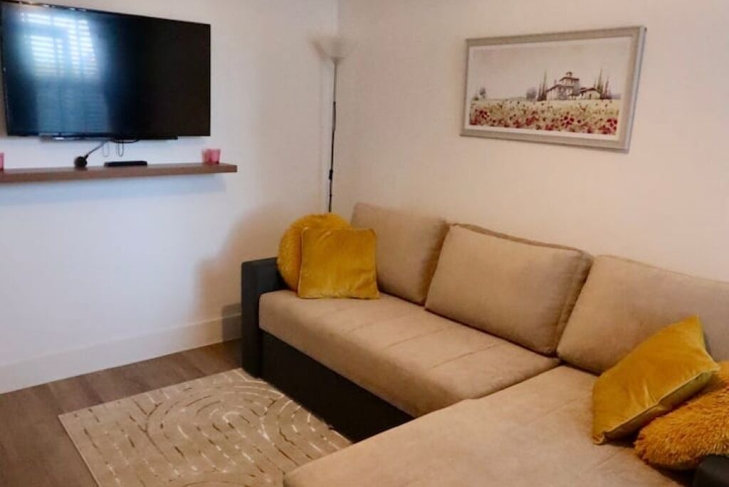 Photo of Livingroom in Watford Town Centre