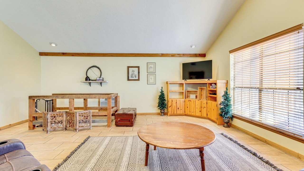 Photo of Livingroom in Sulphur