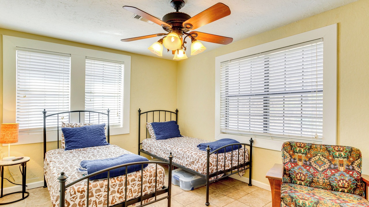 Photo of Bedroom in Sulphur