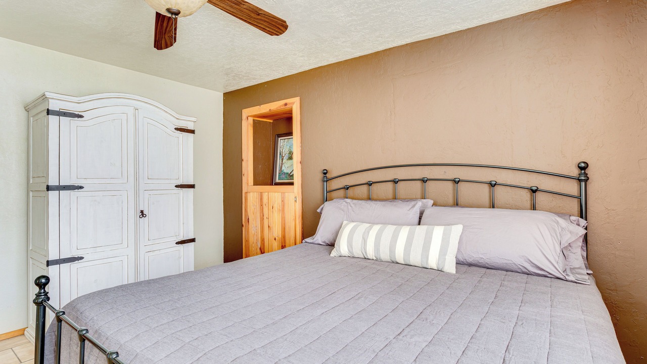 Photo of Bedroom in Sulphur