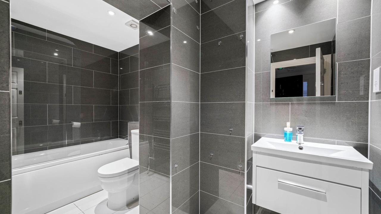 Photo of Bathroom in Canary Wharf