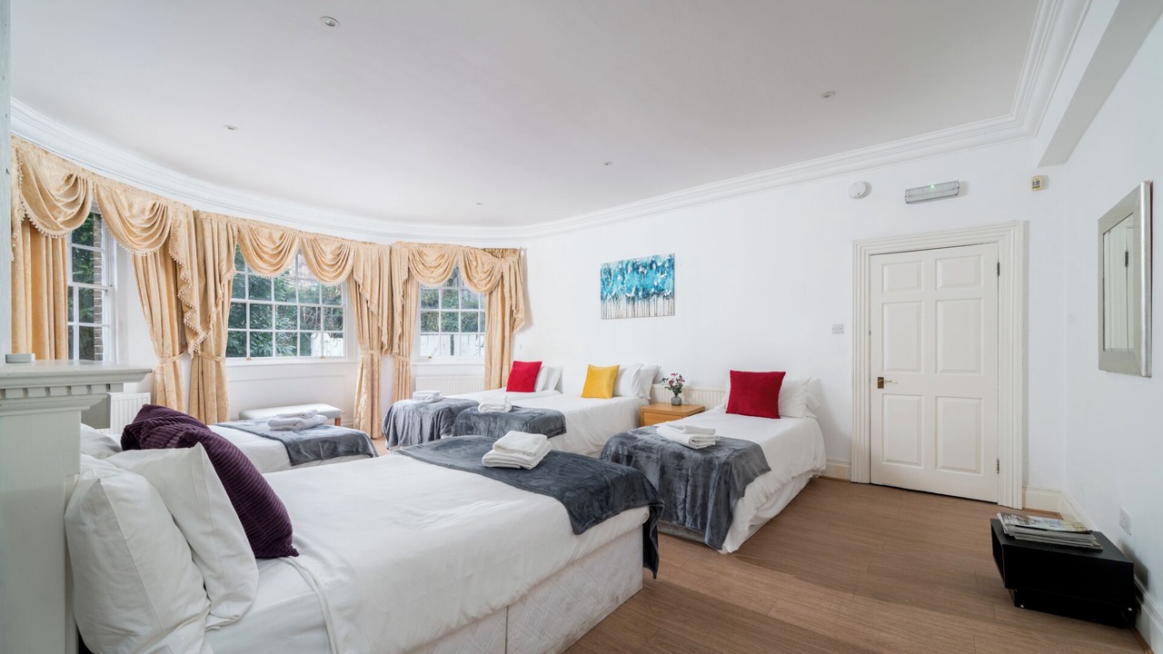 Photo of Others in Canary Wharf