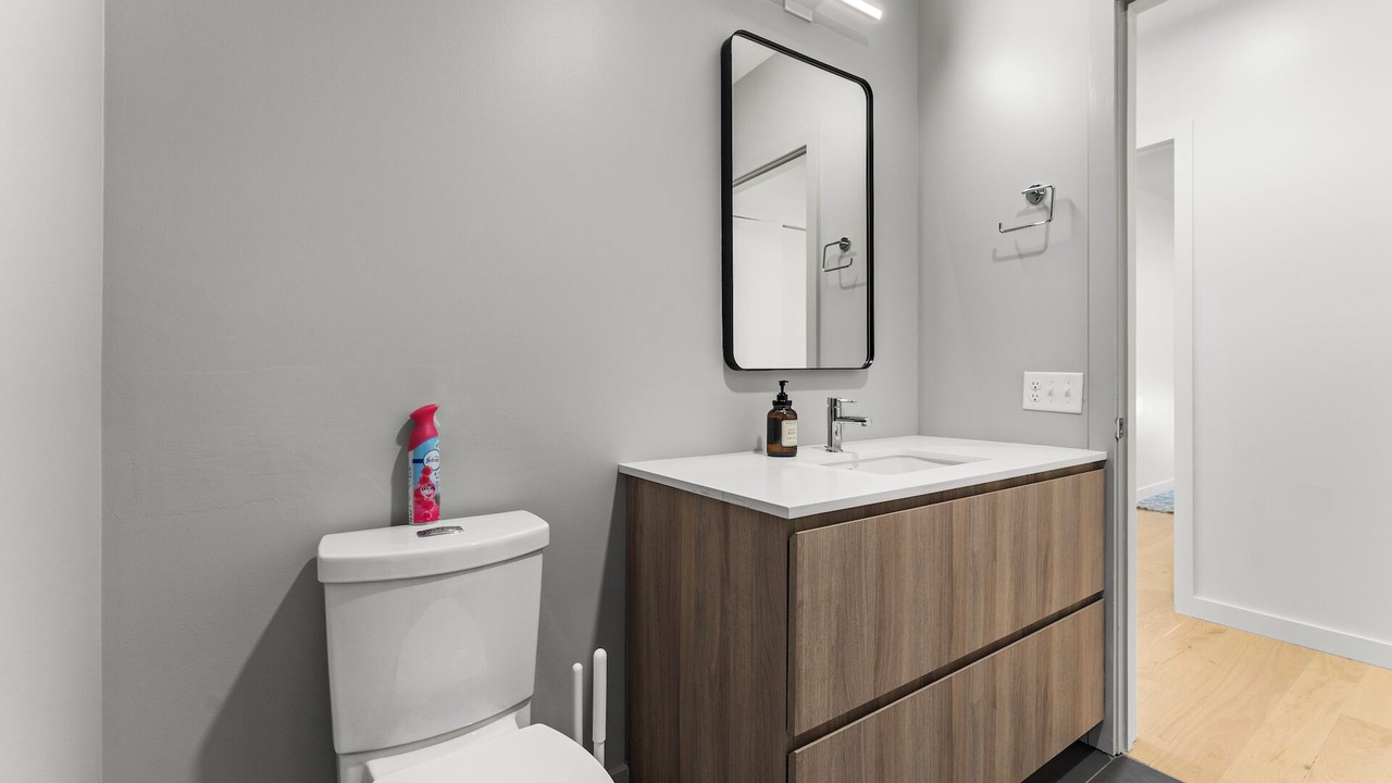 Photo of Bathroom in D Street - West Broadway