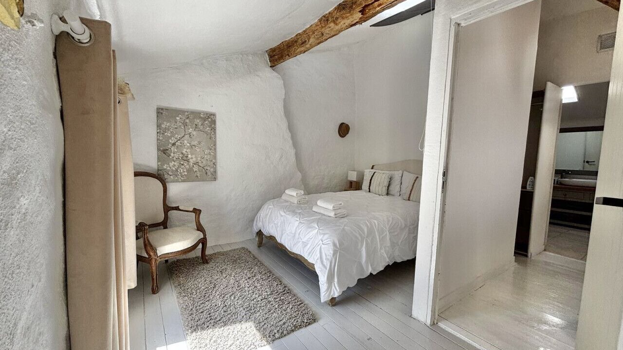 Photo of Others in Raix